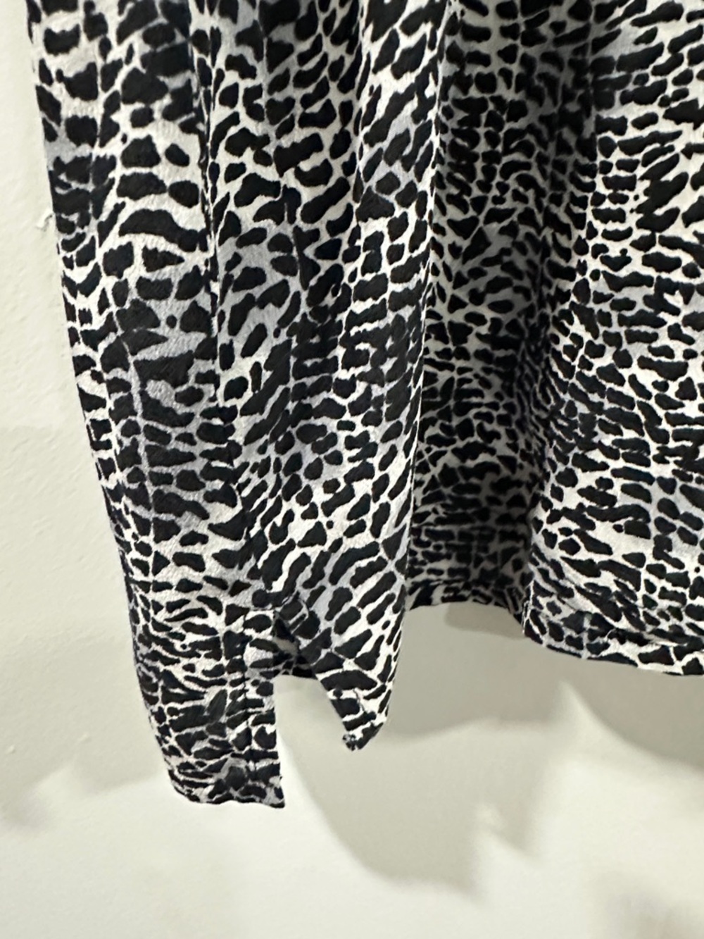 Anna&Frank Black & White Short Sleeve leopard Printed top 100%silk vintage 22 - Picture 4 of 9